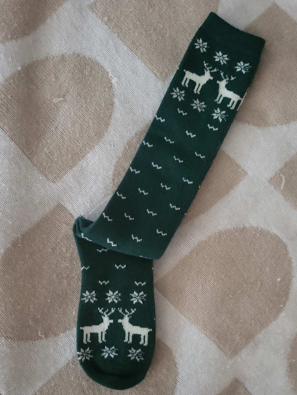 NEW🦌 Cozy Green Reindeer & Snowflake Pattern Crew Socks - Picture 2 of 4